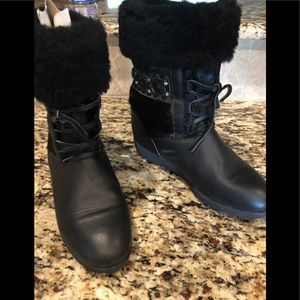 Sorel Beaded Fur Trim Boot Size 6